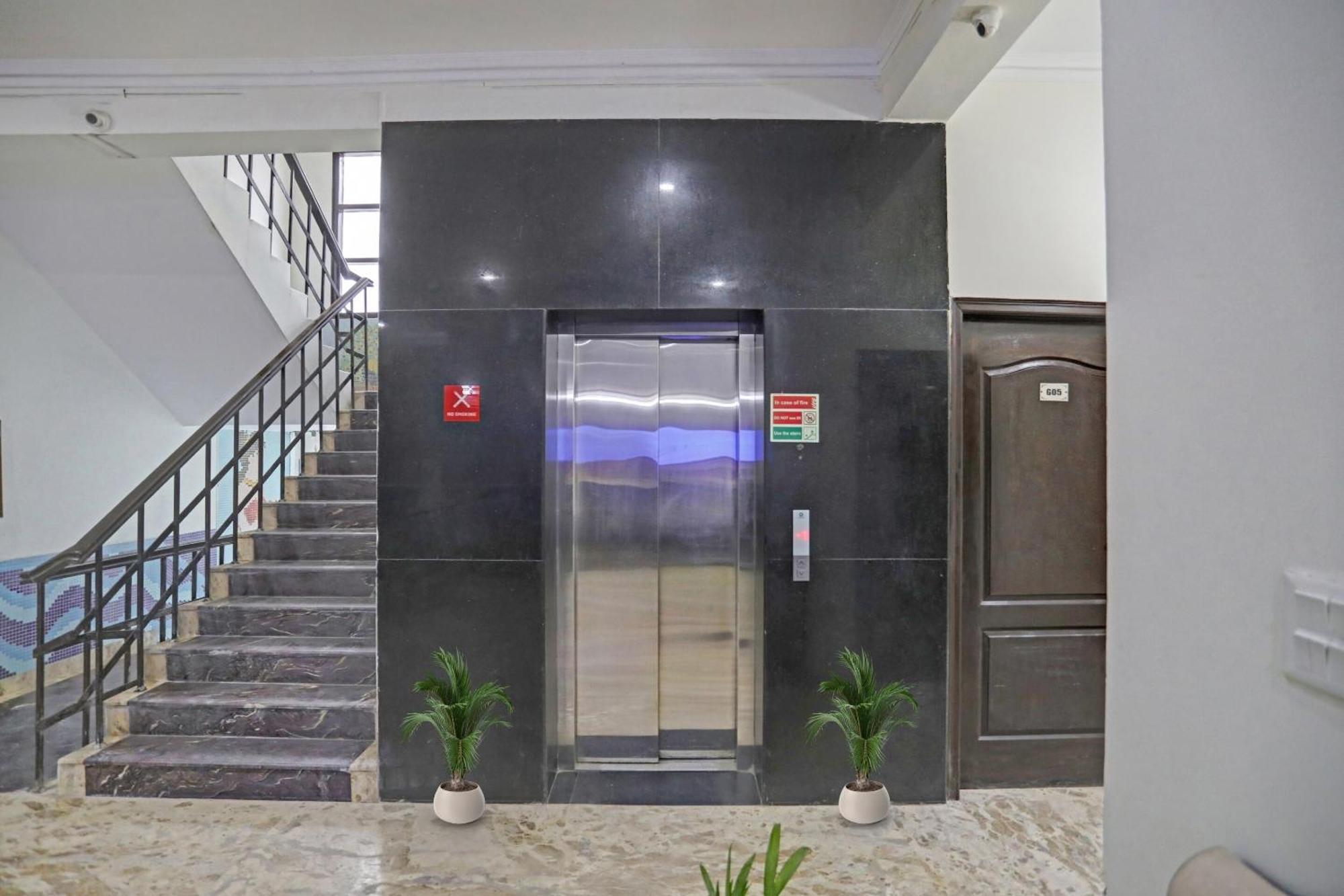 فندق Townhouse The Premier View Near Iskcon Temple نويدا المظهر الخارجي الصورة