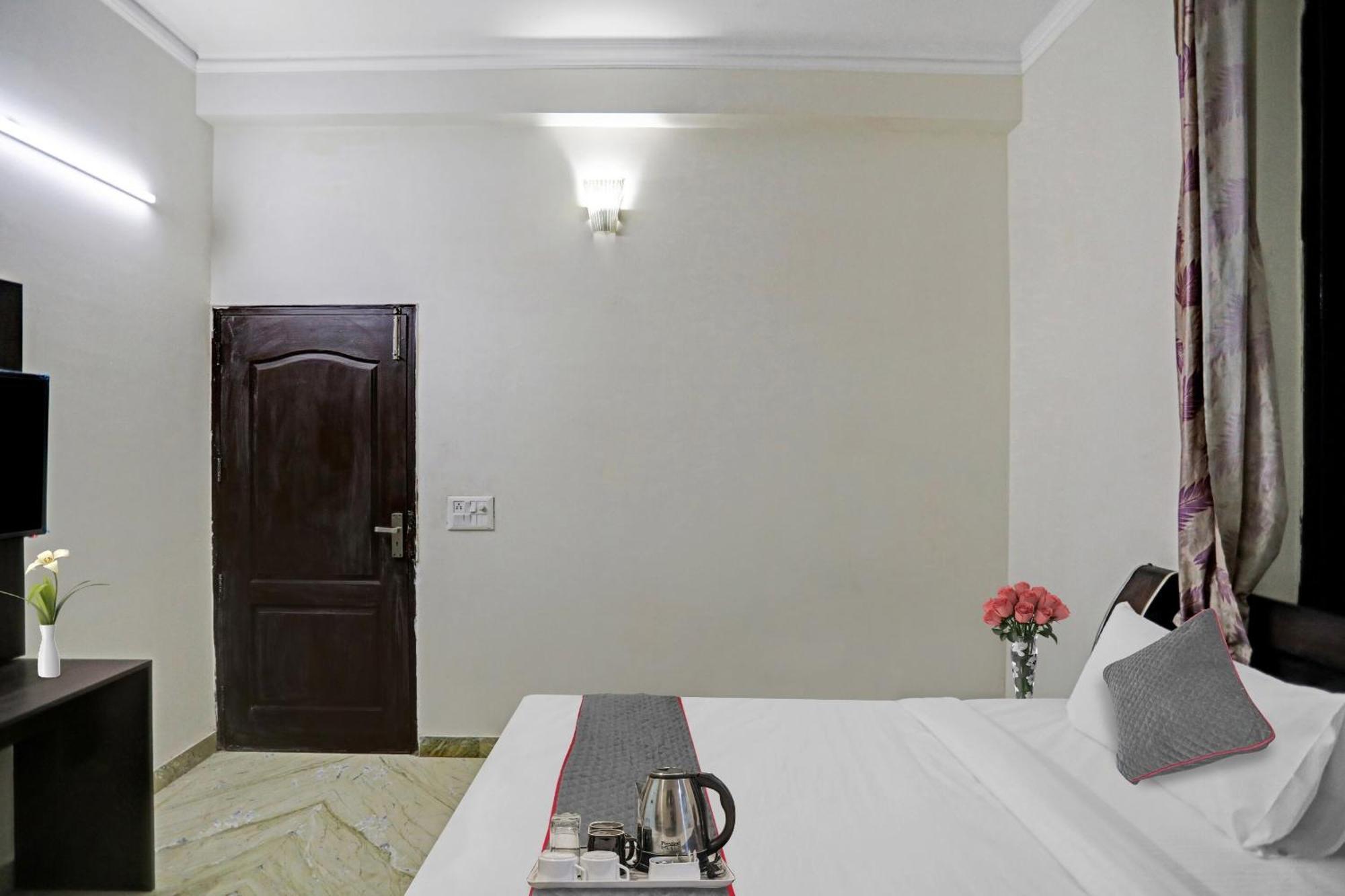 فندق Townhouse The Premier View Near Iskcon Temple نويدا المظهر الخارجي الصورة
