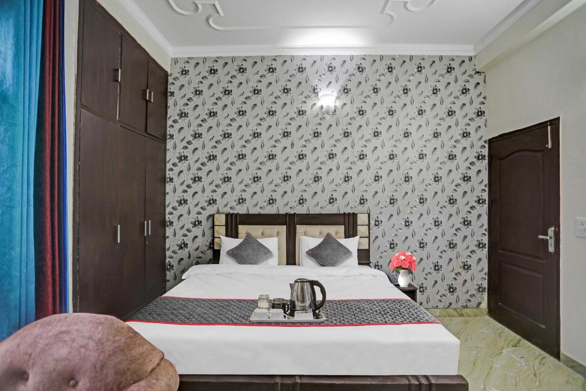 فندق Townhouse The Premier View Near Iskcon Temple نويدا المظهر الخارجي الصورة