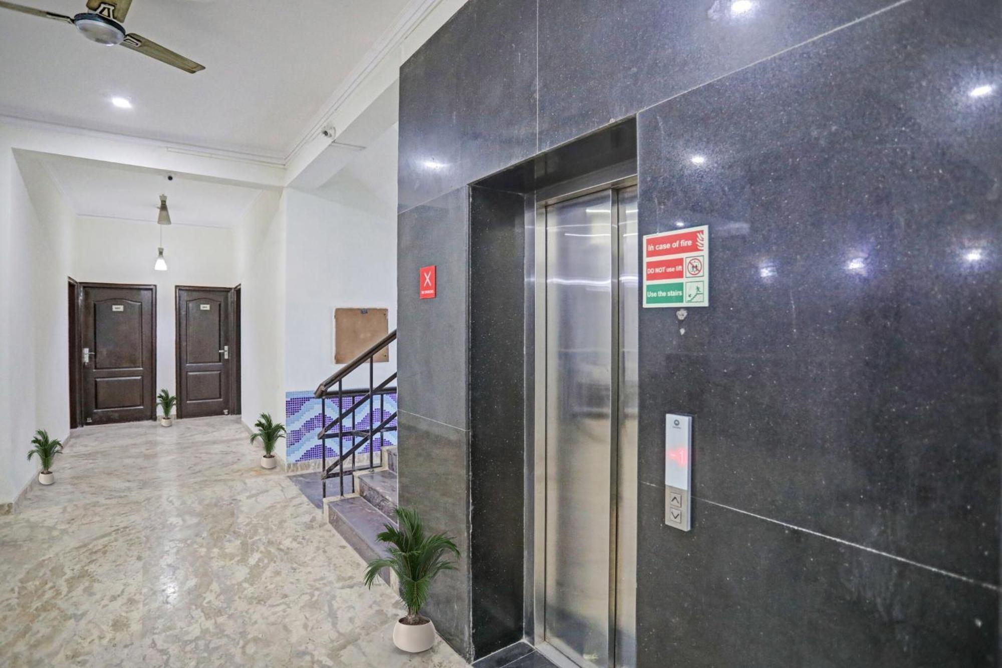 فندق Townhouse The Premier View Near Iskcon Temple نويدا المظهر الخارجي الصورة